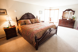 Pine Grove Resort - King Bedroom
